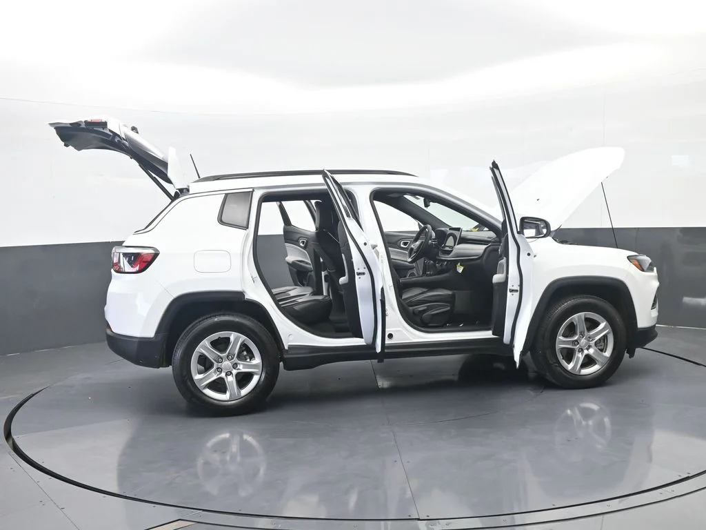 Used 2023 Bright White Clearcoat Jeep Latitude image 68