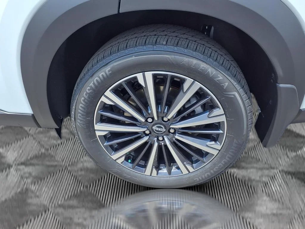 New 2026 Everest White Pearl TriCoat Nissan Platinum image 23