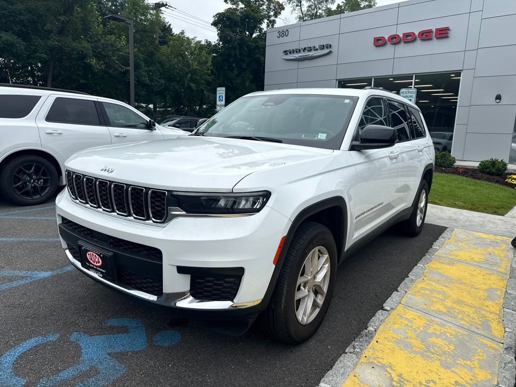 Used 2023 White Jeep Laredo image 1