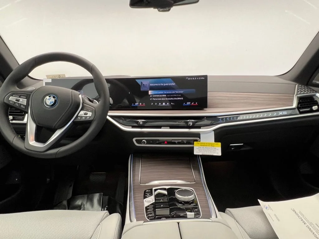 New 2026 Skyscraper Grey Metallic BMW xDrive50e image 10