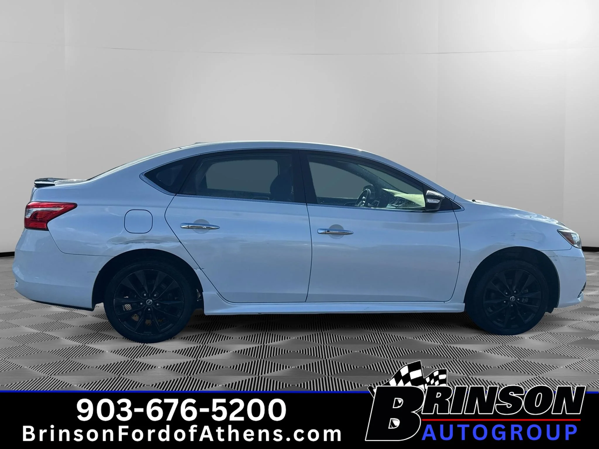 Certified Used 2018 Aspen White Nissan SR image 4