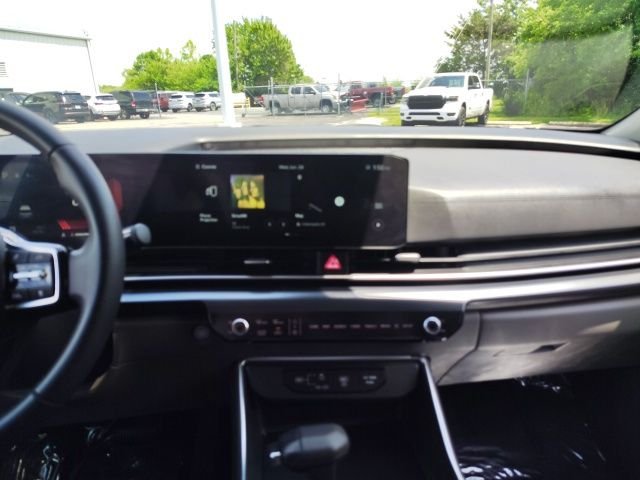 Used 2025 Red Kia LXS image 17