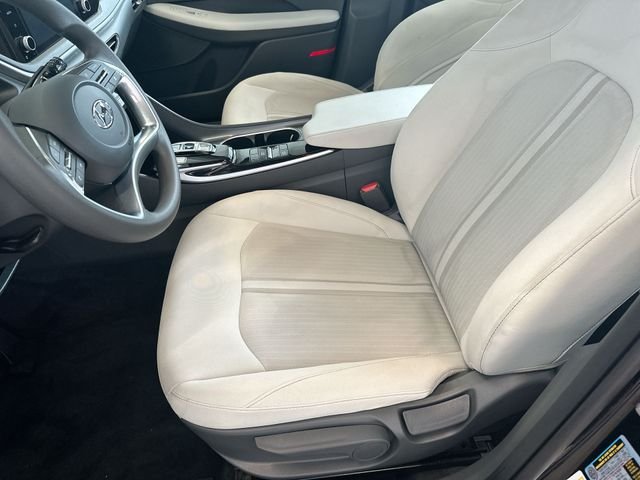 Certified Used 2023 Black Hyundai SE image 15