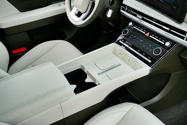 Used 2025 White Hyundai Calligraphy image 13