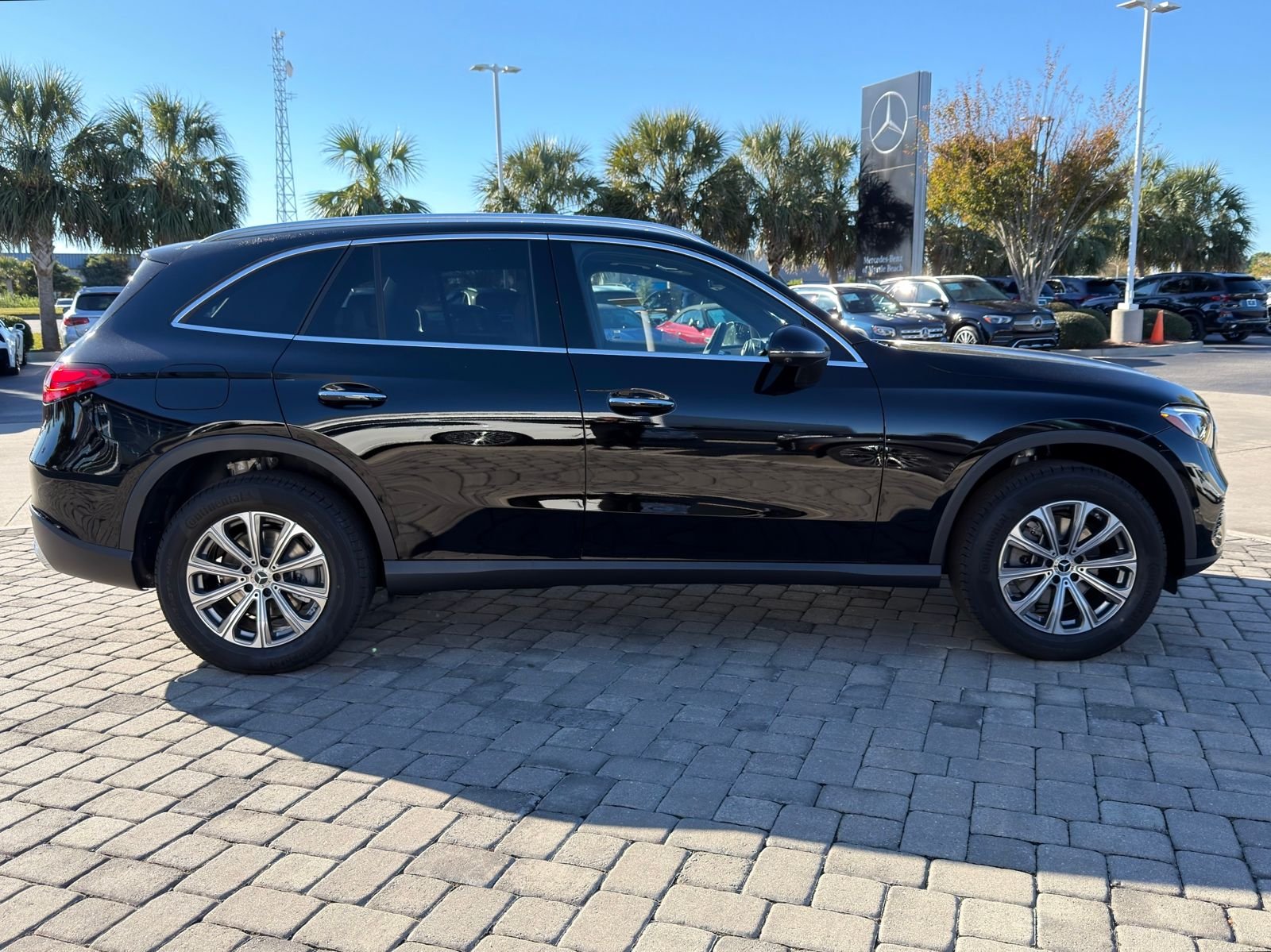 New 2026 Black Mercedes-Benz GLC 300 image 7