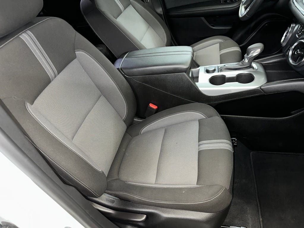 Used 2025 Summit White Chevrolet LT image 31
