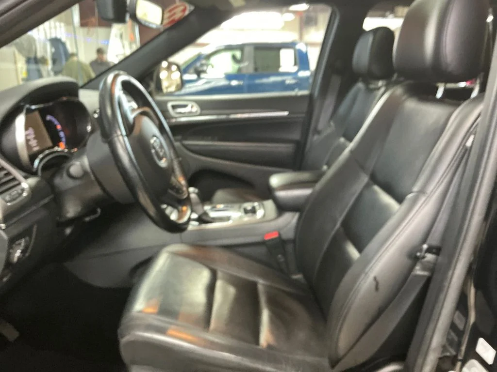 Used 2022 Black Jeep Limited image 14