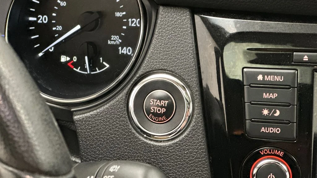 Used 2020 White Nissan SV image 32