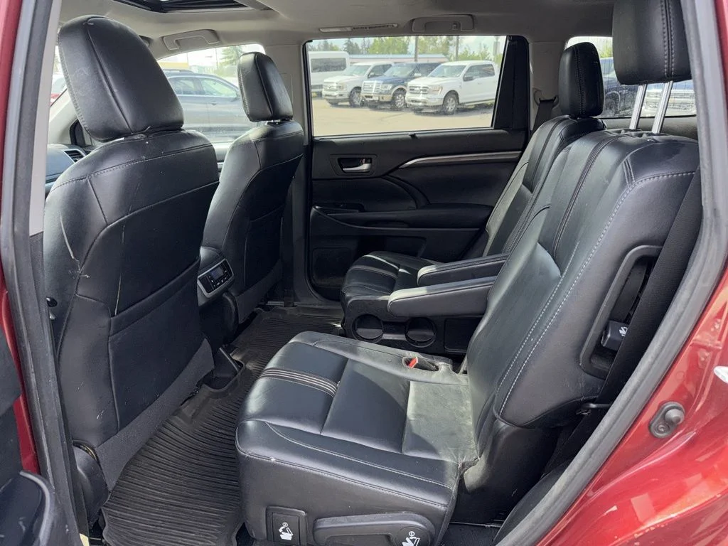 Used 2017 Salsa Red Pearl Toyota SE image 12