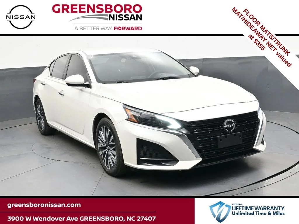 Used 2023 White Nissan 2.5 SV image 1