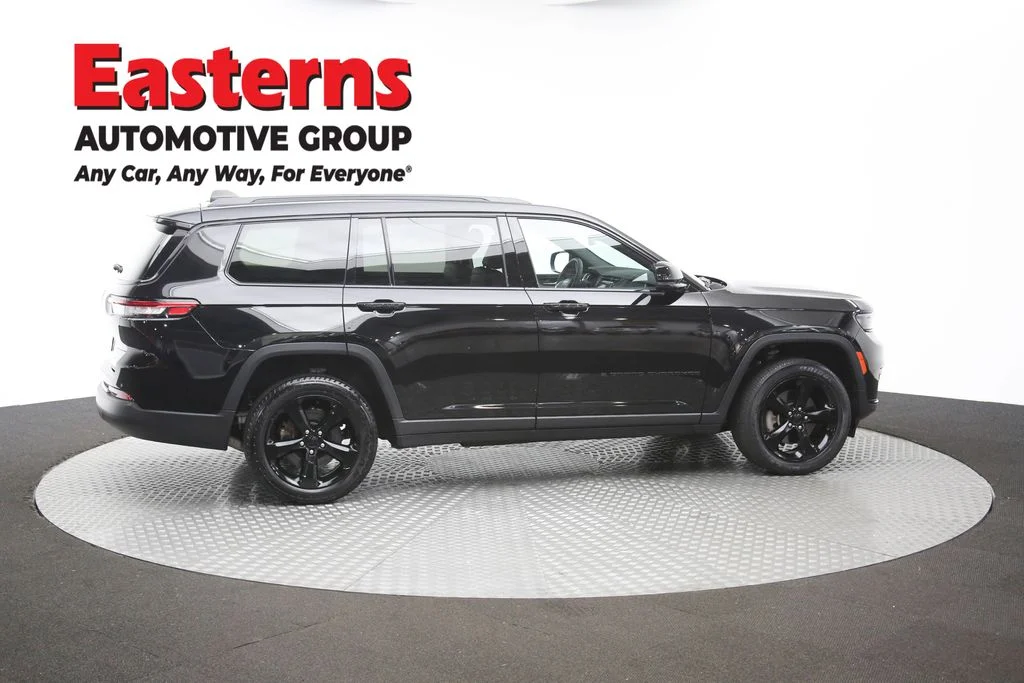 Used 2023 Black Jeep Altitude image 45
