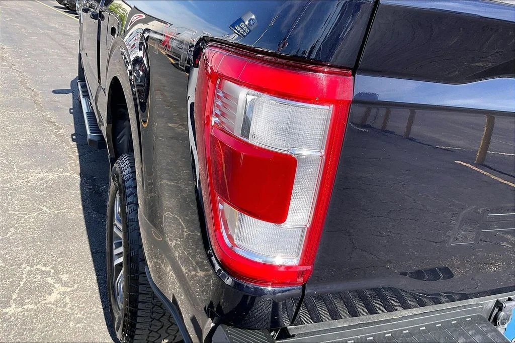 Used 2022 Blue Ford Lariat image 29