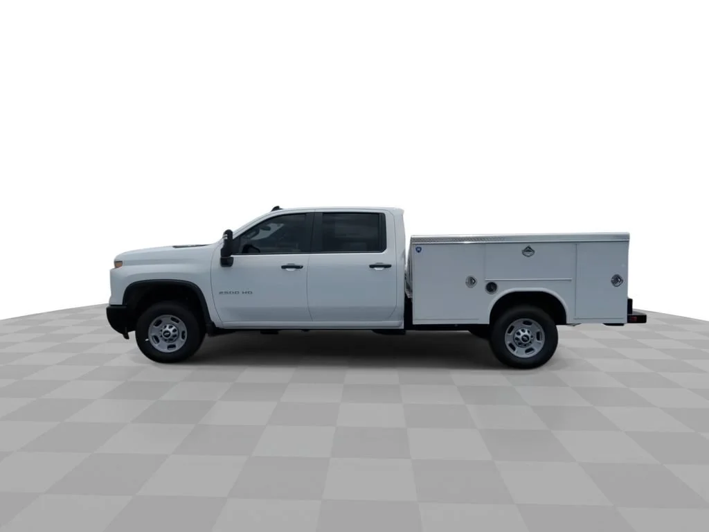 New 2026 Summit White Chevrolet WT image 5