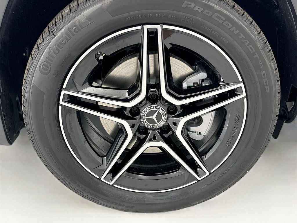 Used 2026 Polar White Mercedes-Benz GLB 250 image 30