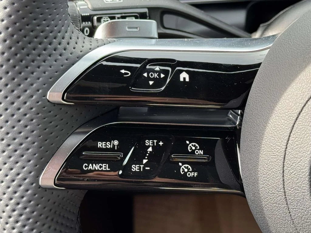 New 2026 Red Mercedes-Benz GLC 300 image 22