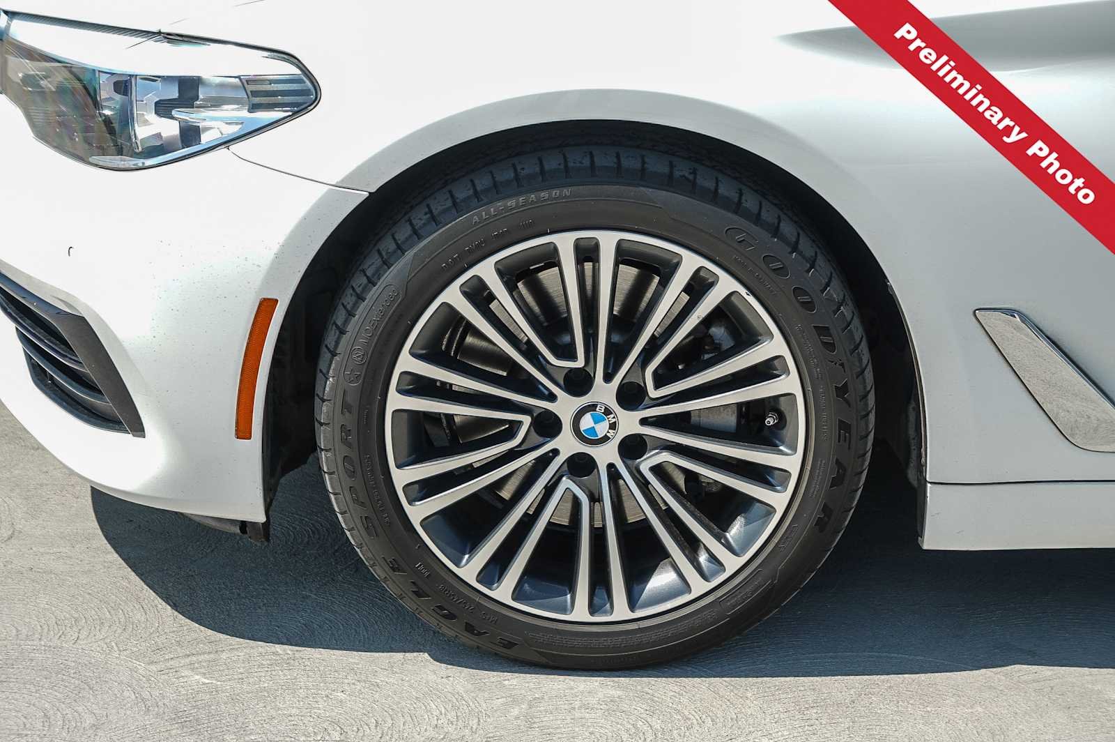 Used 2019 Alpine White BMW 530i image 12