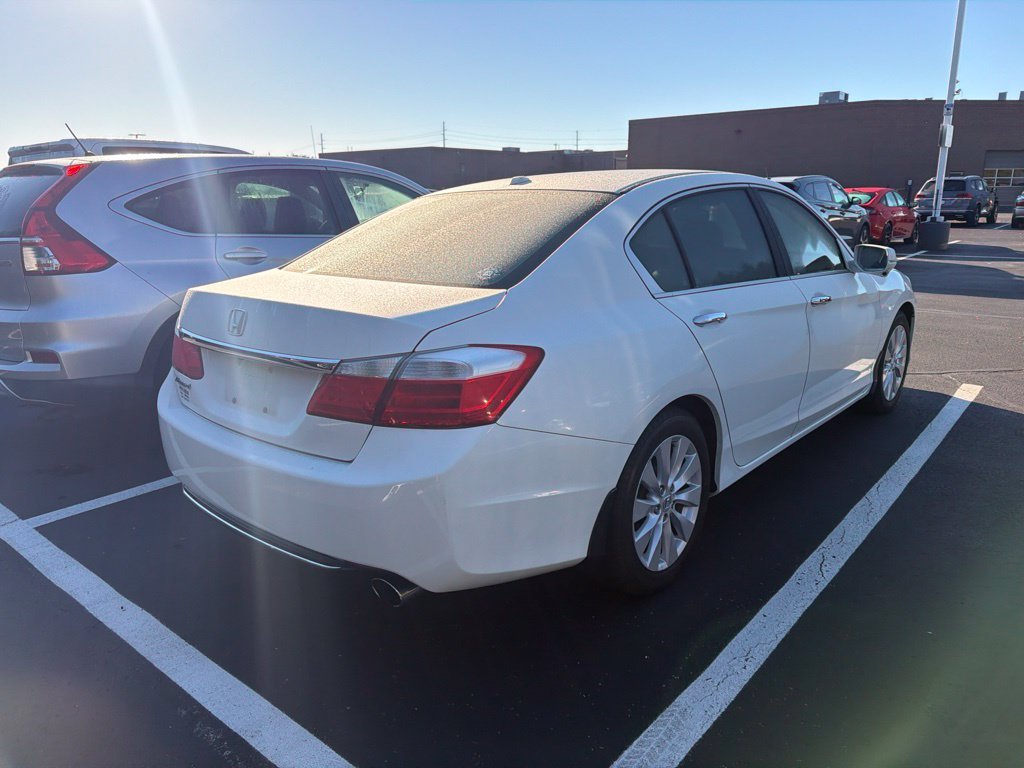 Used 2015 White Orchid Pearl Honda EX-L image 3