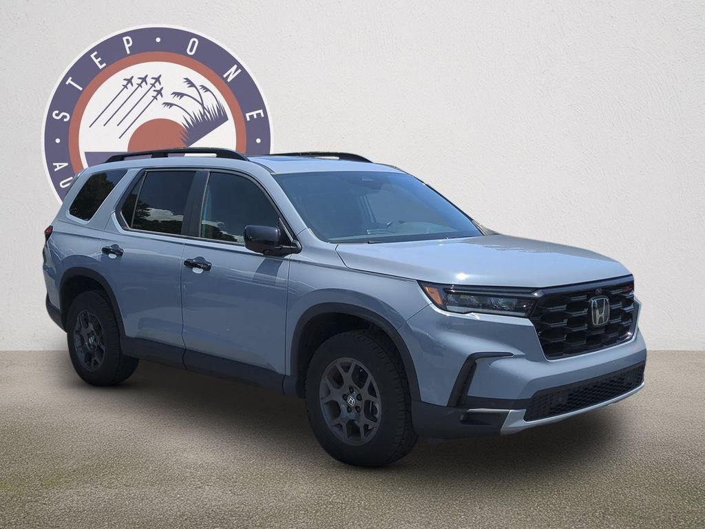 2025 Honda Pilot TrailSport AWD's photo
