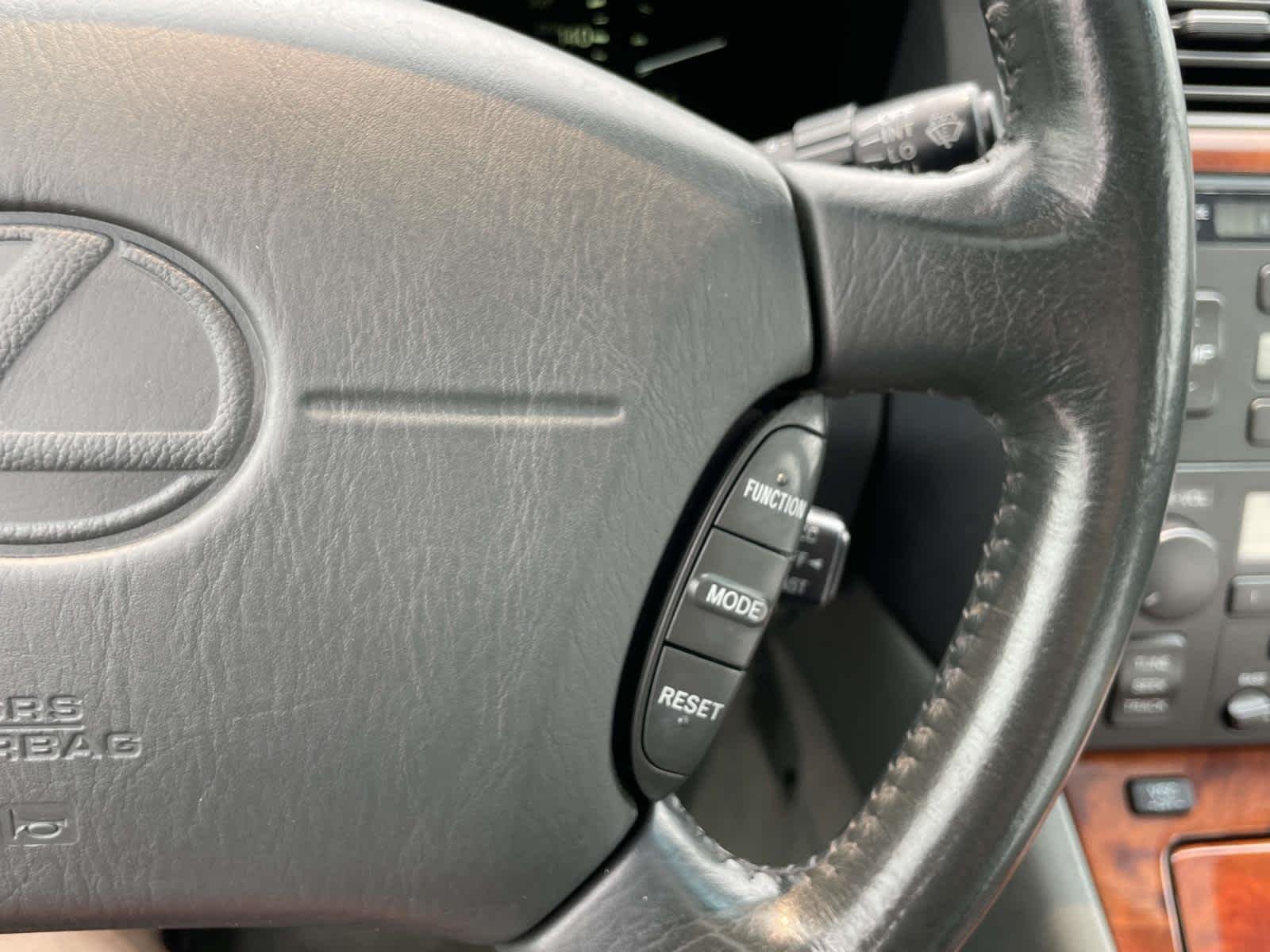 Used 1998 Silver Jade Pearl Lexus  image 28