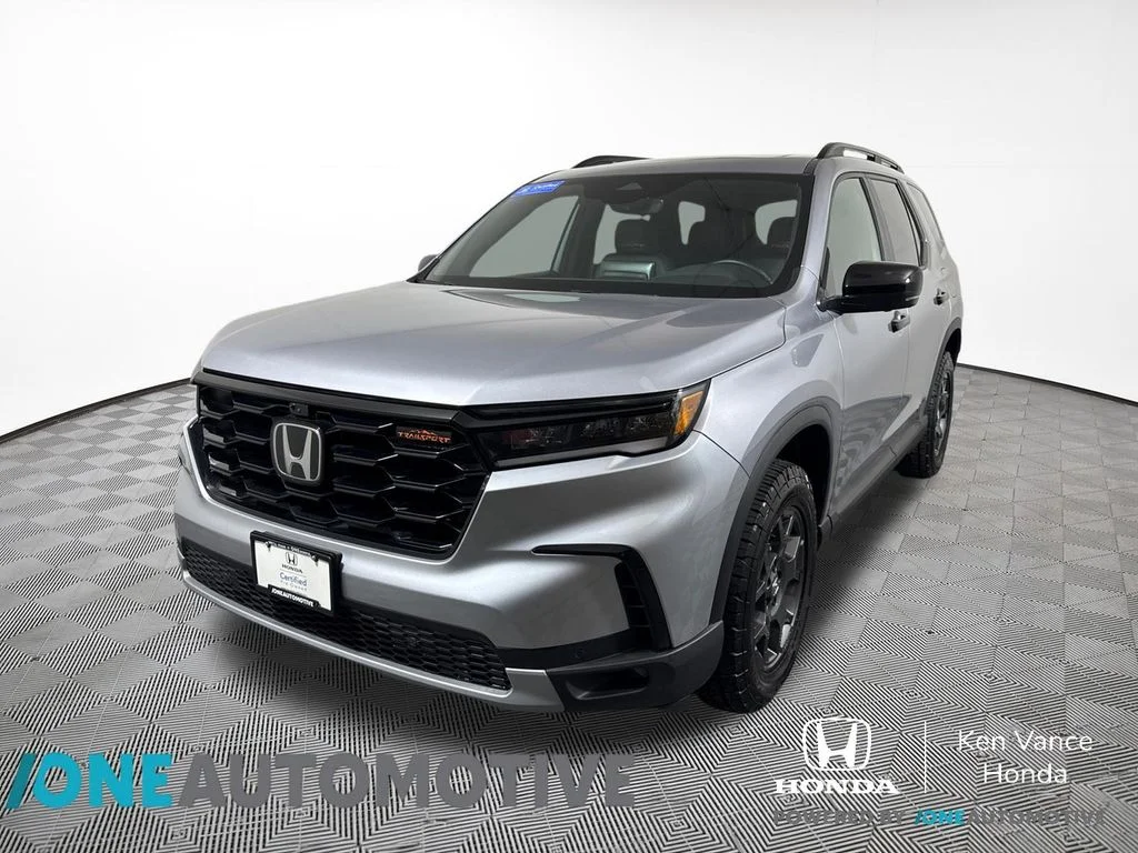 2025 Honda Pilot TrailSport AWD's photo
