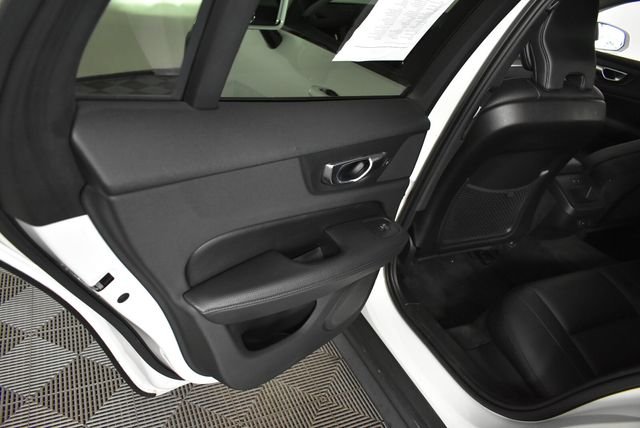 Used 2021 White Volvo T5 image 27