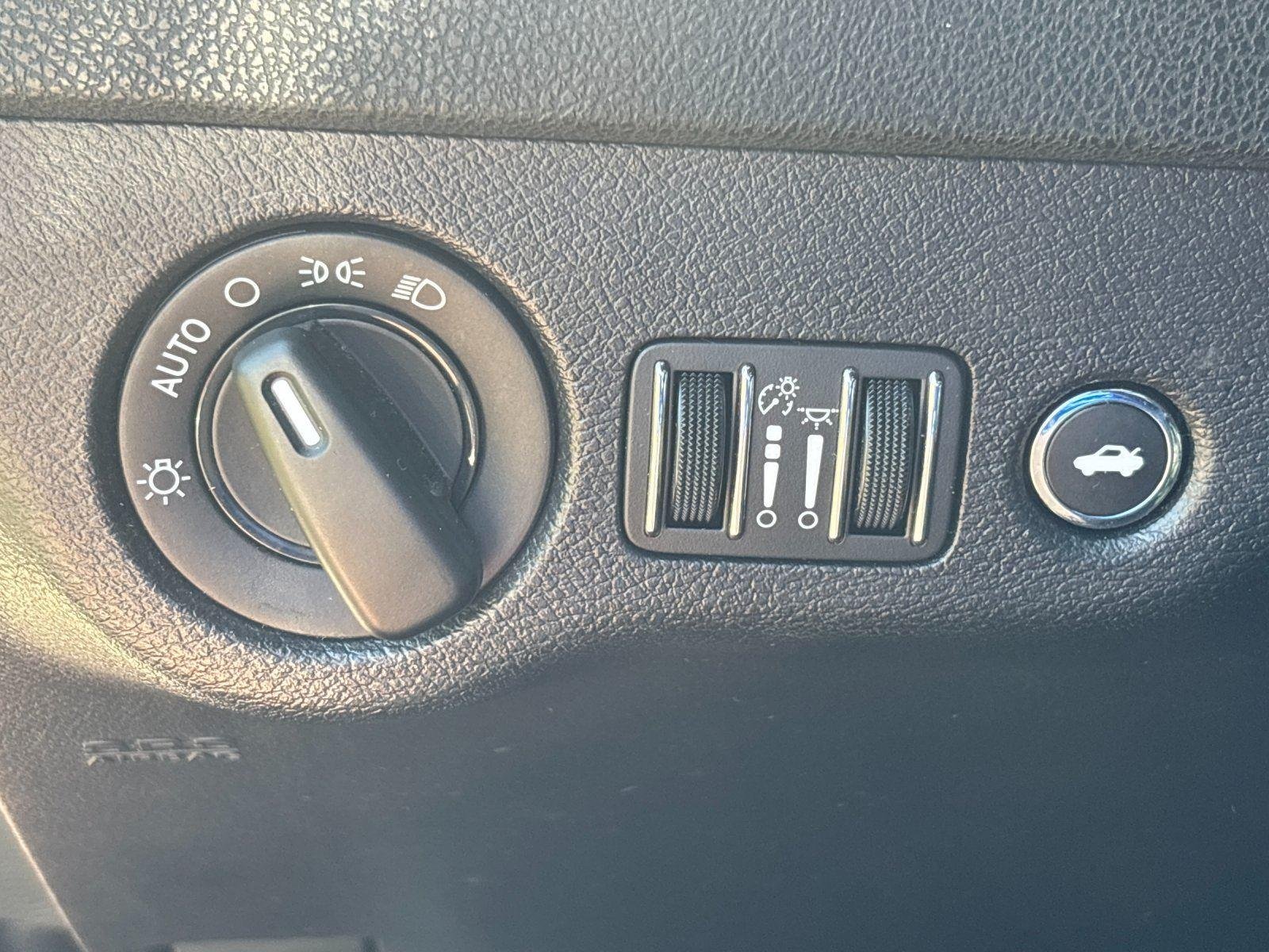 Used 2020 Torred Clearcoat Dodge SXT image 17