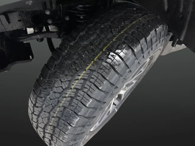 New 2026 Granite Crystal Metallic Clear-Coat Exterior Paint Jeep Sport S image 36