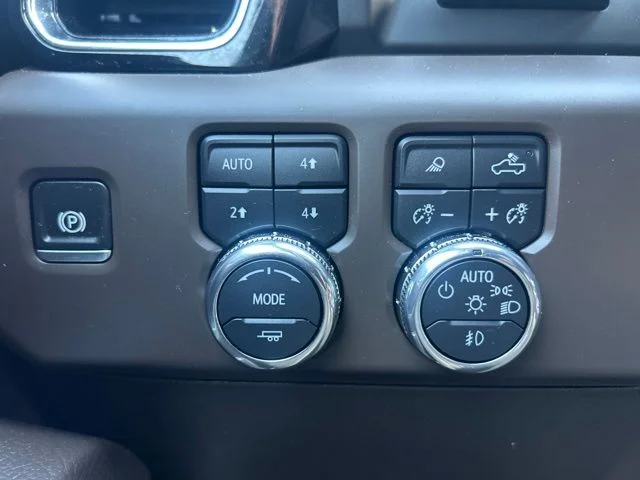 Used 2025 White GMC Denali image 14