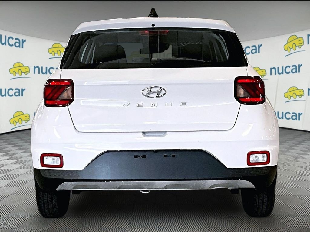 Used 2020 White Hyundai SE image 5