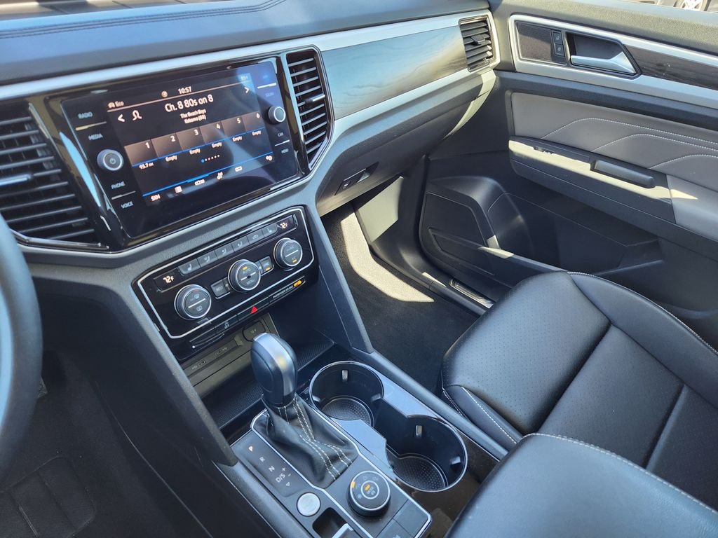 Used 2023 Silver Volkswagen 3.6L V6 SE w/Technology image 16