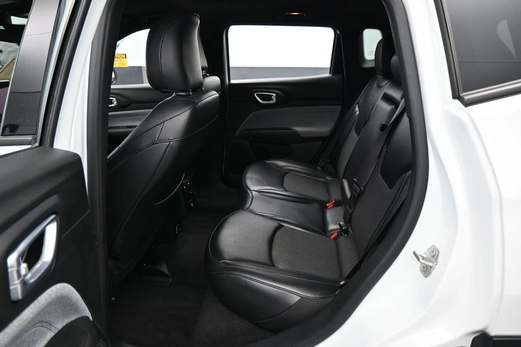 Used 2023 Bright White Clearcoat Jeep Latitude image 26