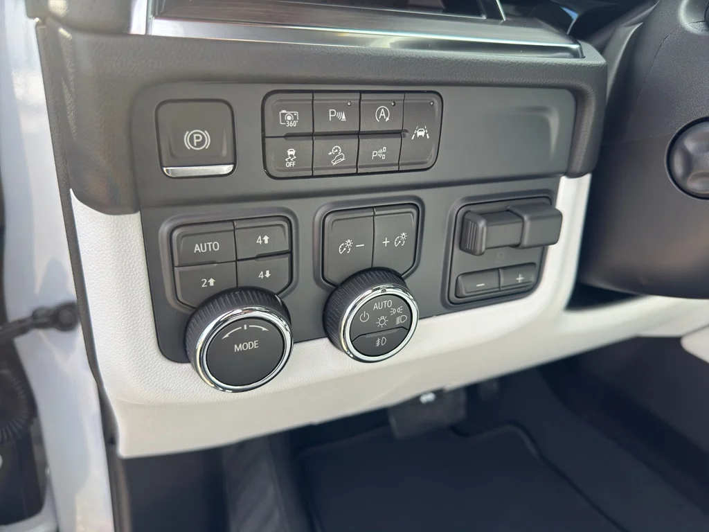 2026 Chevrolet Suburban Premier - Photo 24