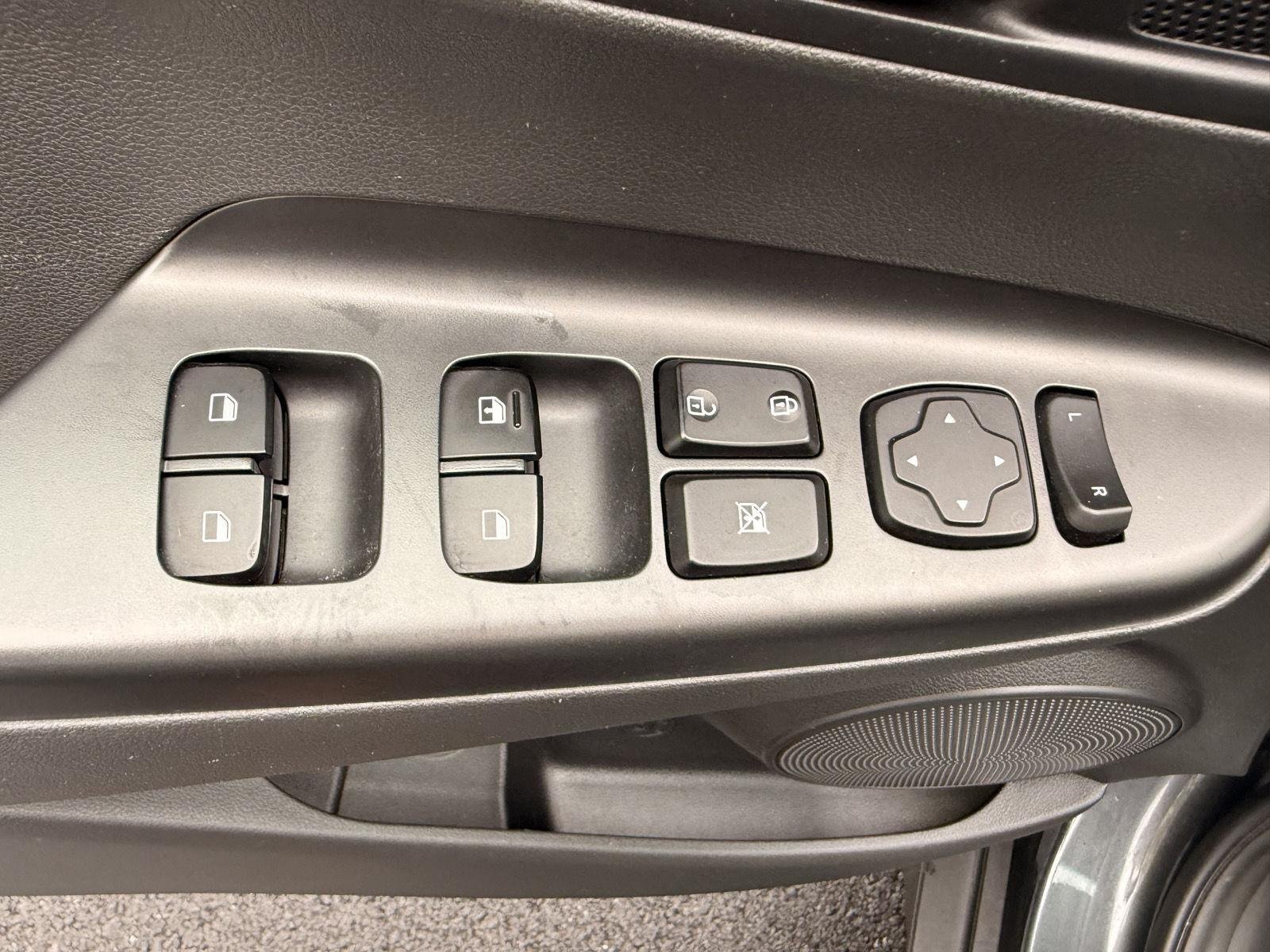 Used 2022 Thunder Gray Hyundai SEL image 13