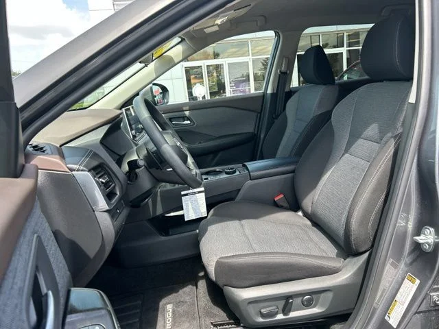 Used 2023 Gray Nissan SV image 27