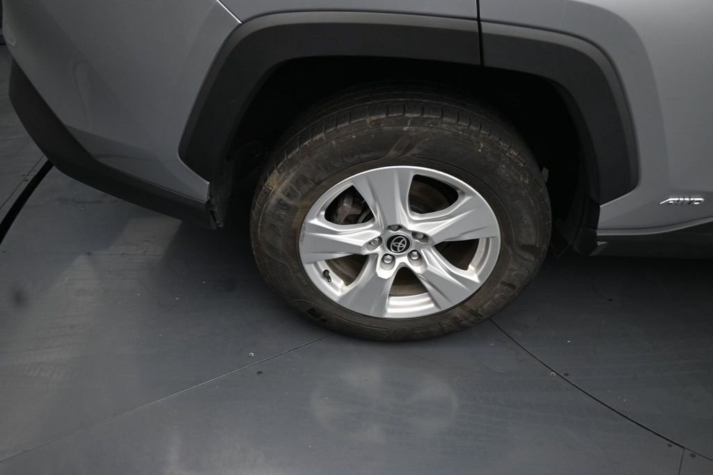 Used 2021 Silver Toyota XLE image 10