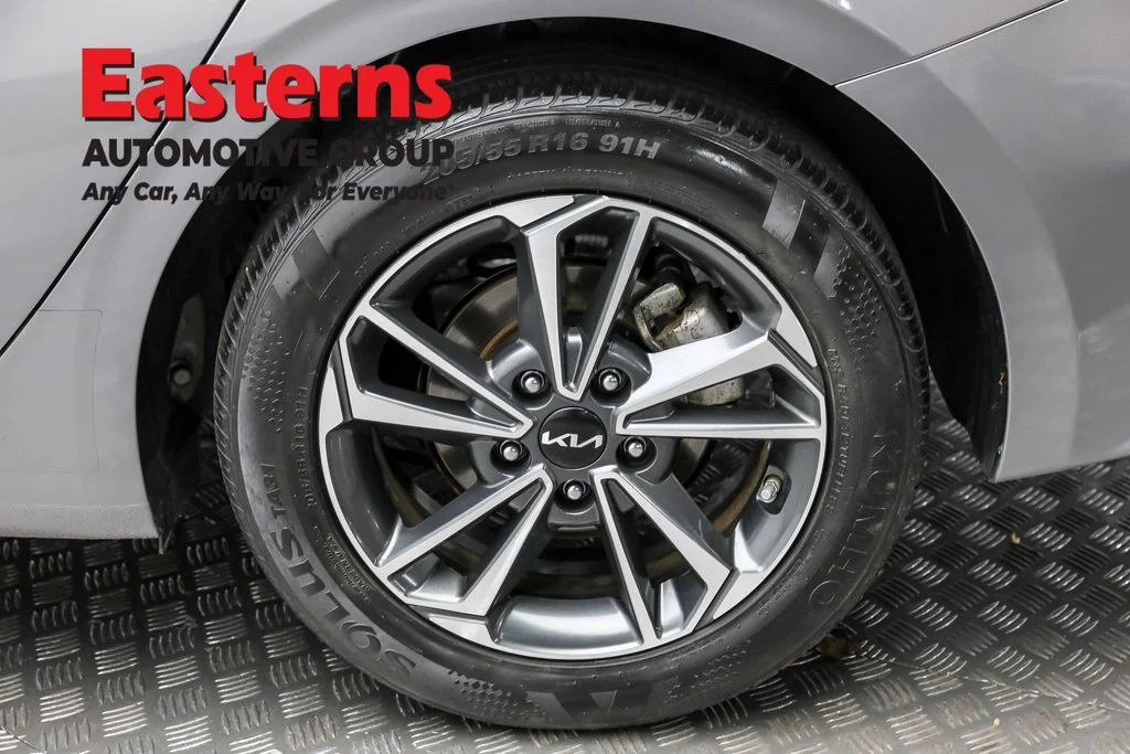 Used 2024 Gray Kia LXS image 8