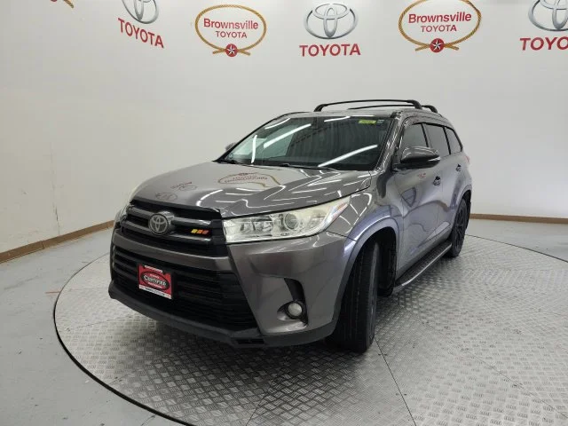 Used 2019 Gray Toyota XLE image 2