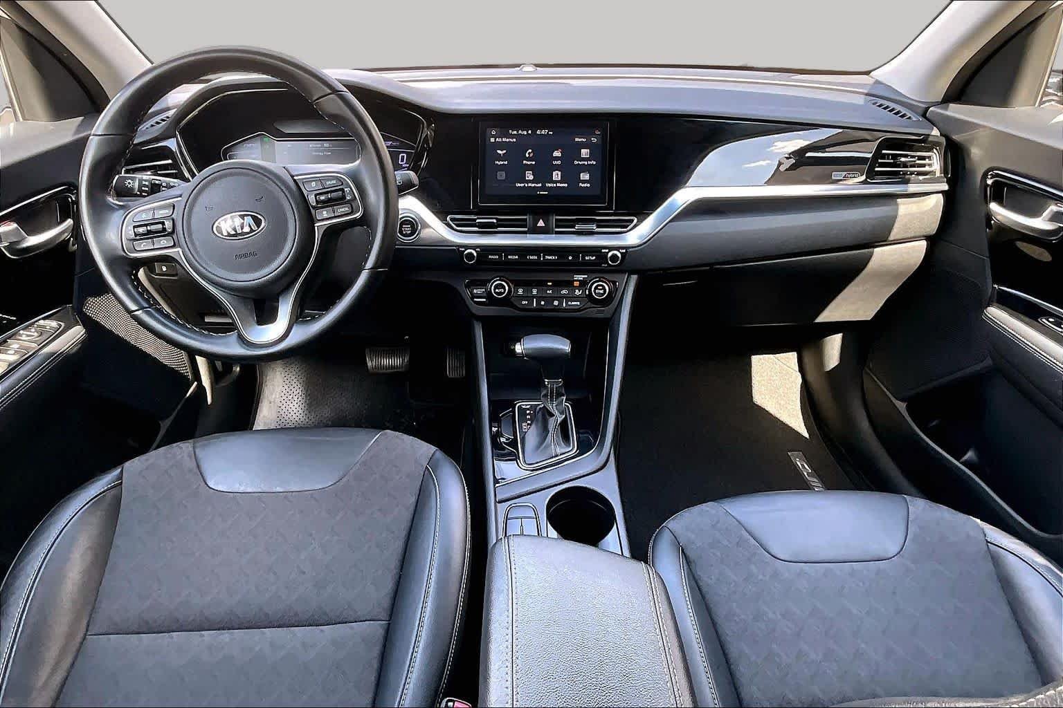 Used 2020 Snow White Pearl Kia Touring image 16