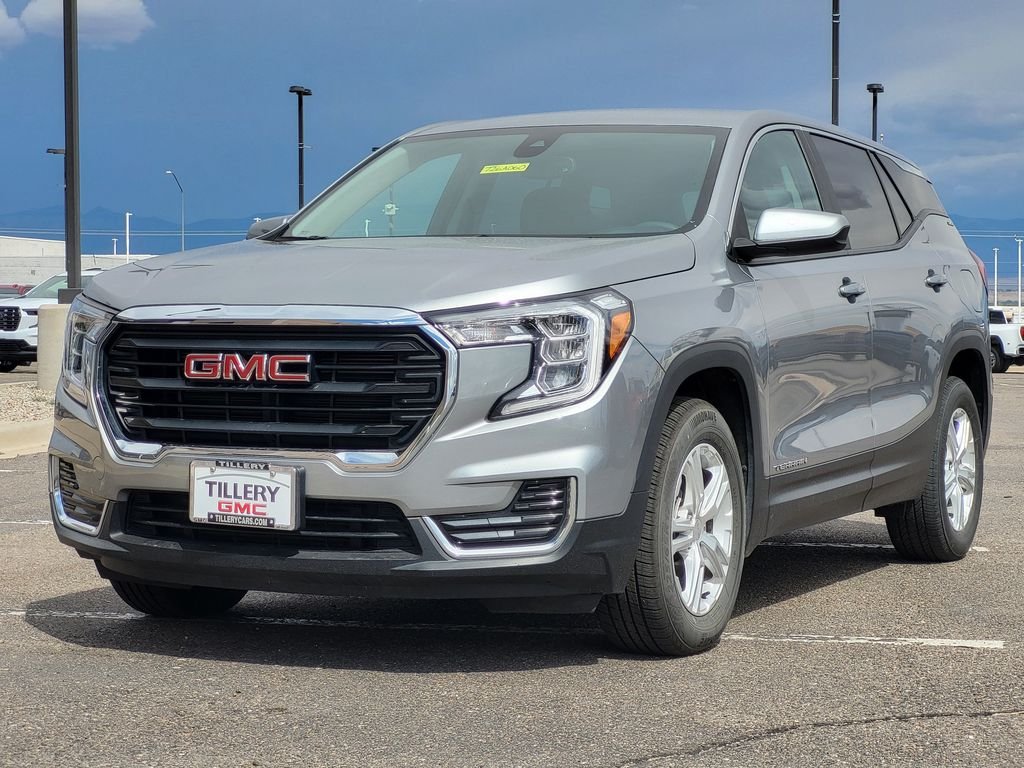 Used 2024 Sterling Metallic GMC SLE image 4