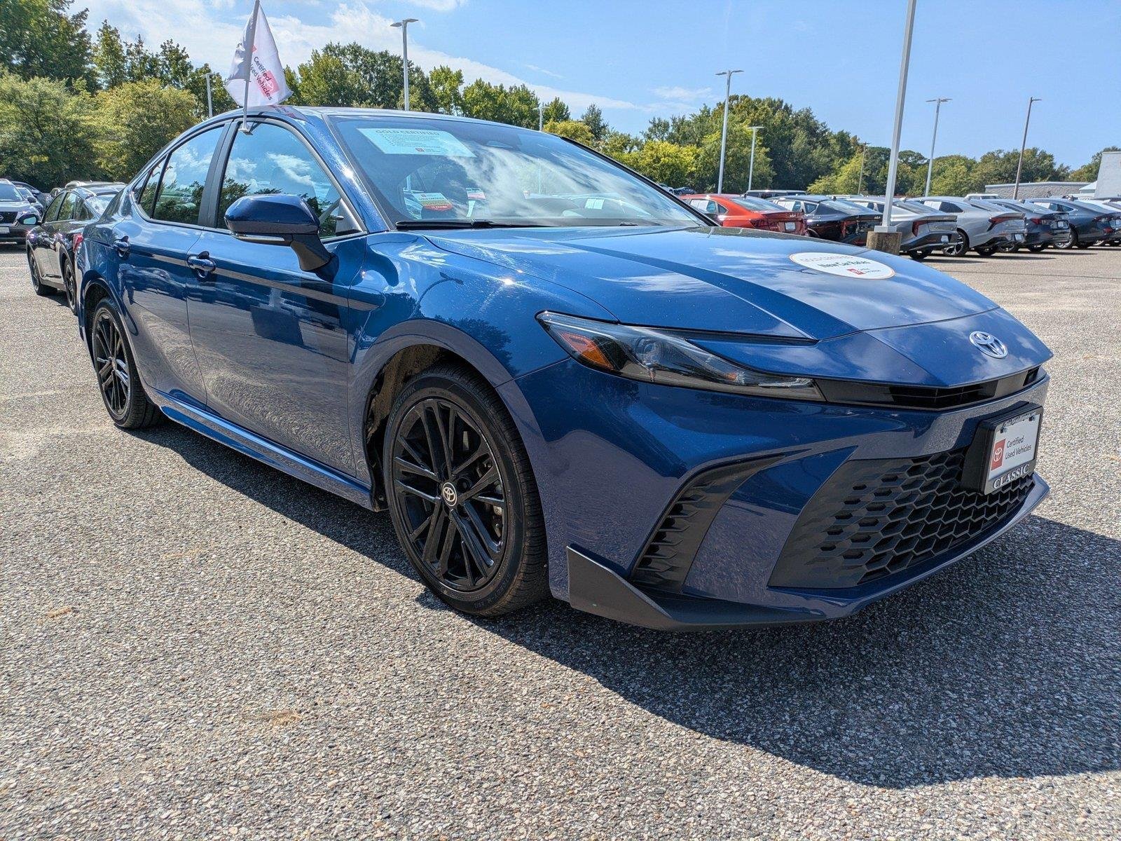 Used 2025  Toyota SE image 2