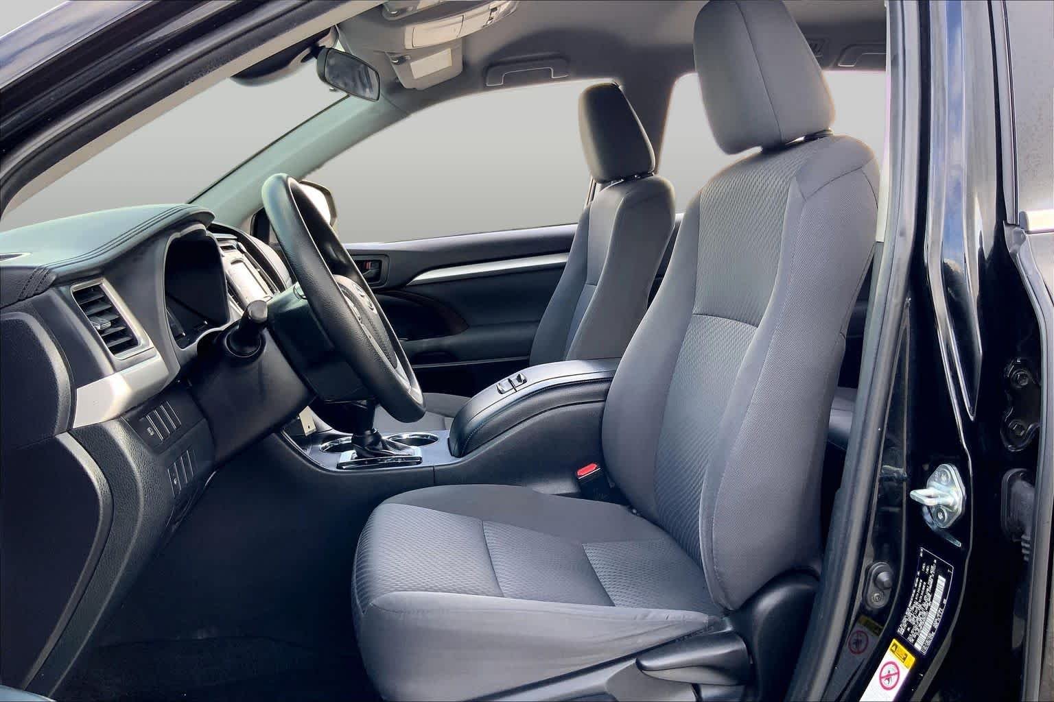 Used 2019 Midnight Black Metallic Toyota LE image 8