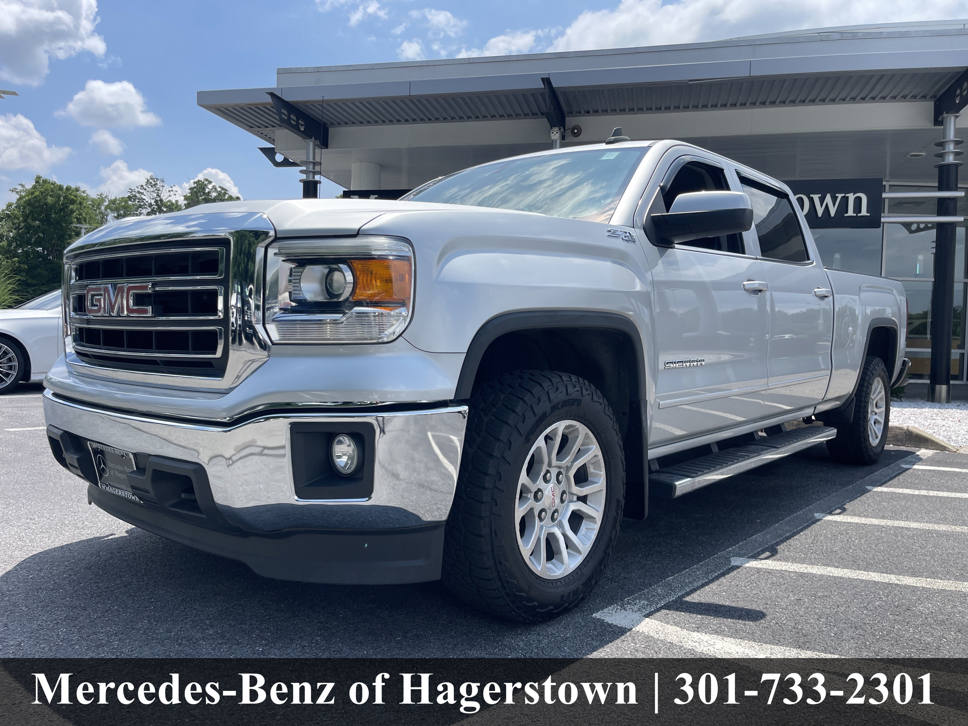 Used 2015 Quicksilver Metallic GMC SLE 4WD Crew Cab 153.0 image 3