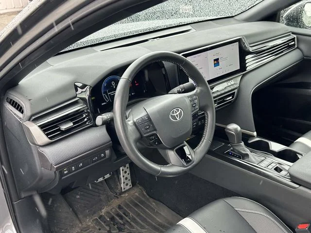 Used 2025  Toyota SE image 18