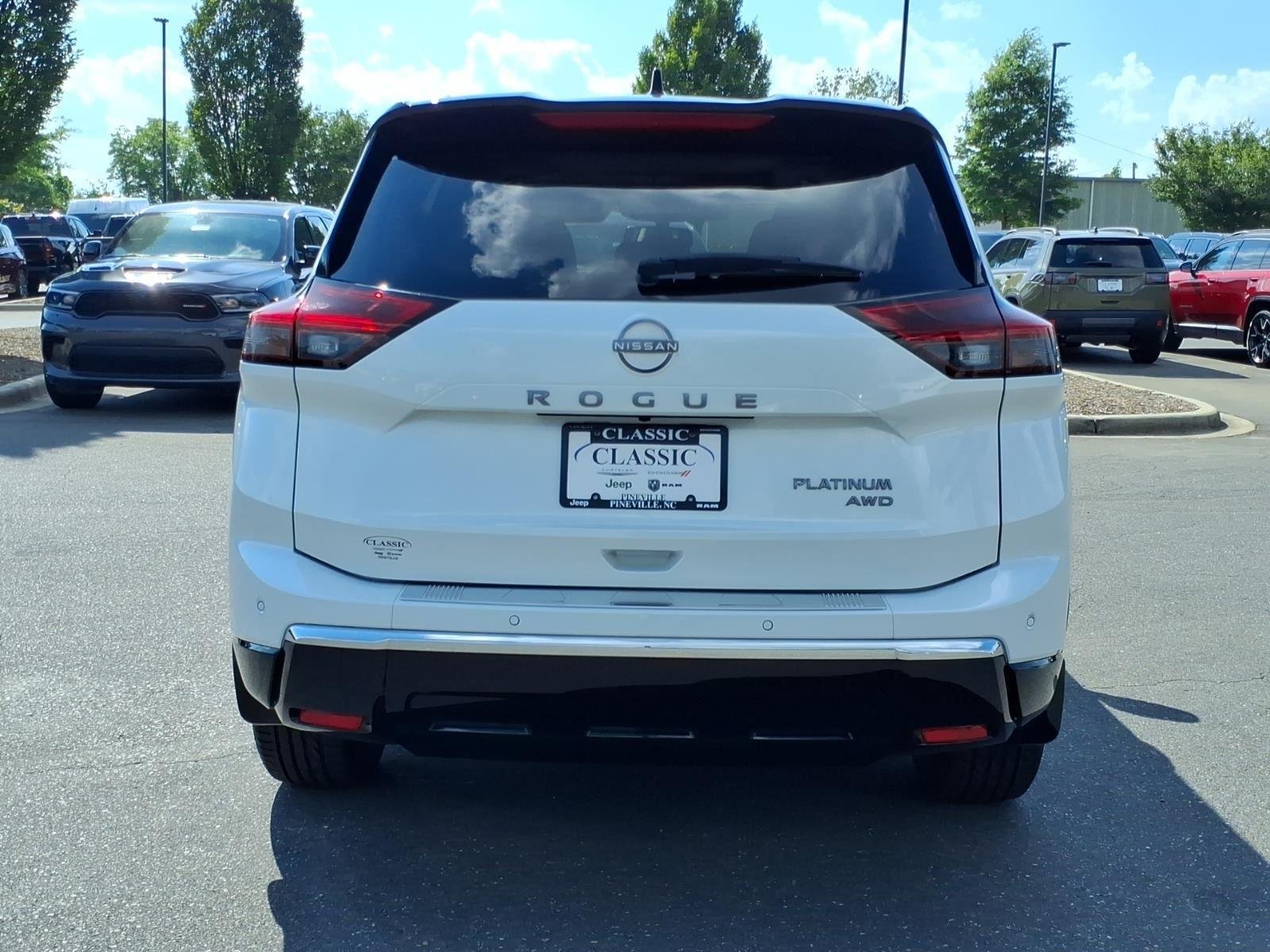 Used 2024 Everest White Pearl/Super Black Nissan Platinum image 17