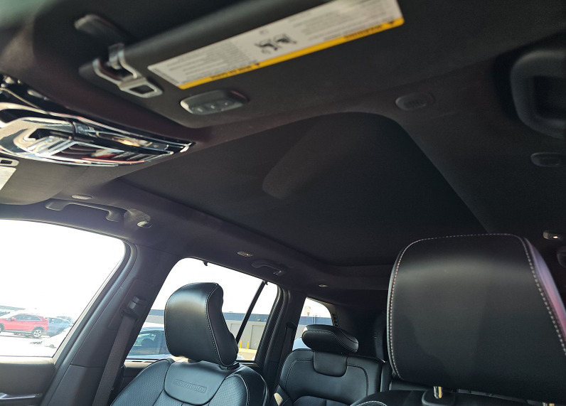 Used 2023 Gray Jeep Overland 4xe image 7