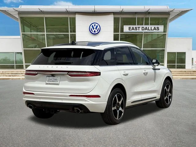 Used 2022 White Lincoln Grand Touring image 3