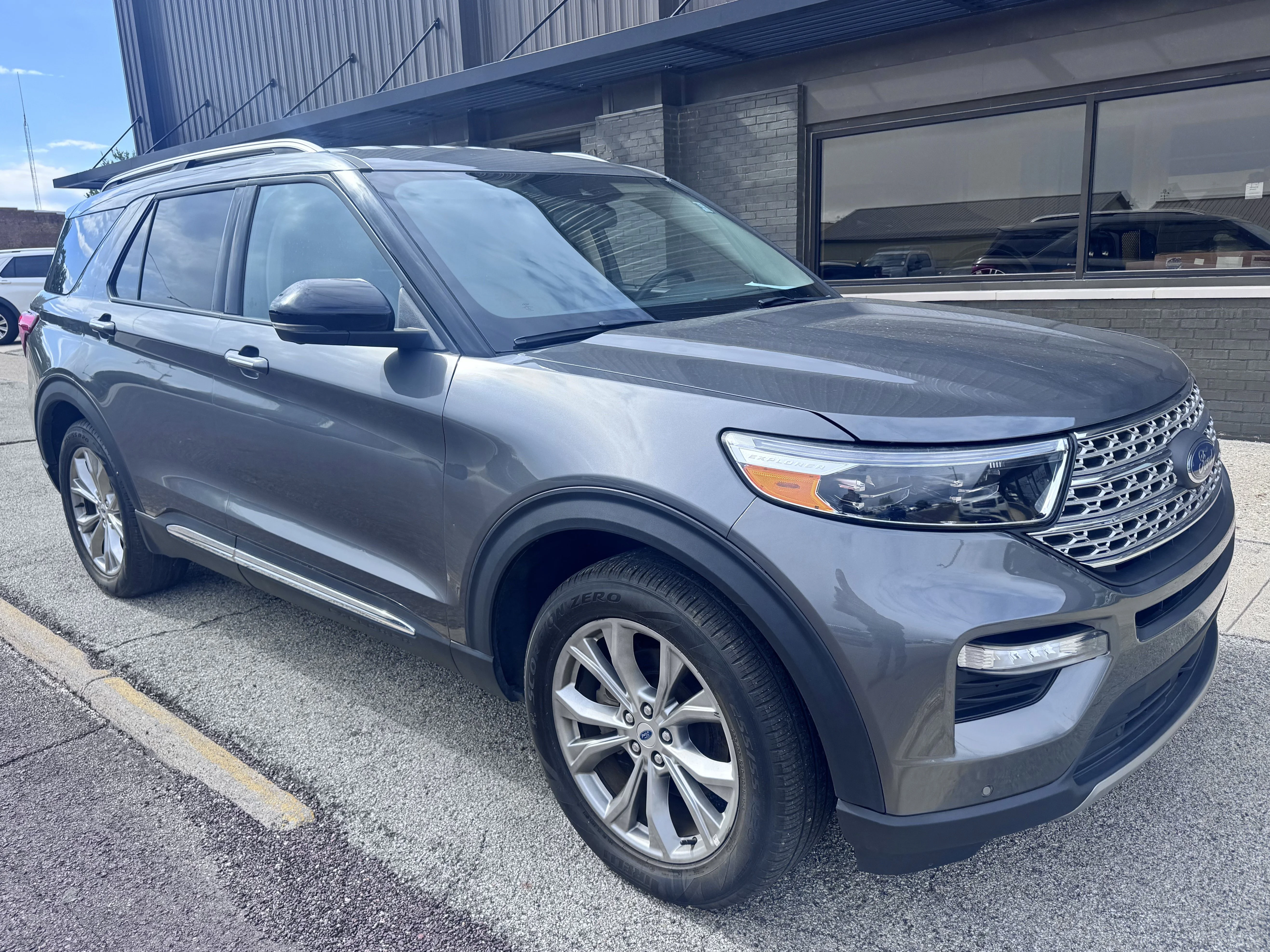 Used 2023 Gray Metallic Ford Limited image 3