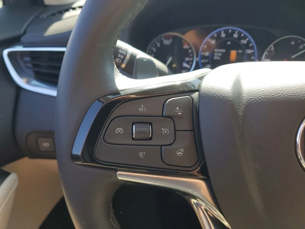 Used 2023 White Frost Tricoat Buick Avenir image 21