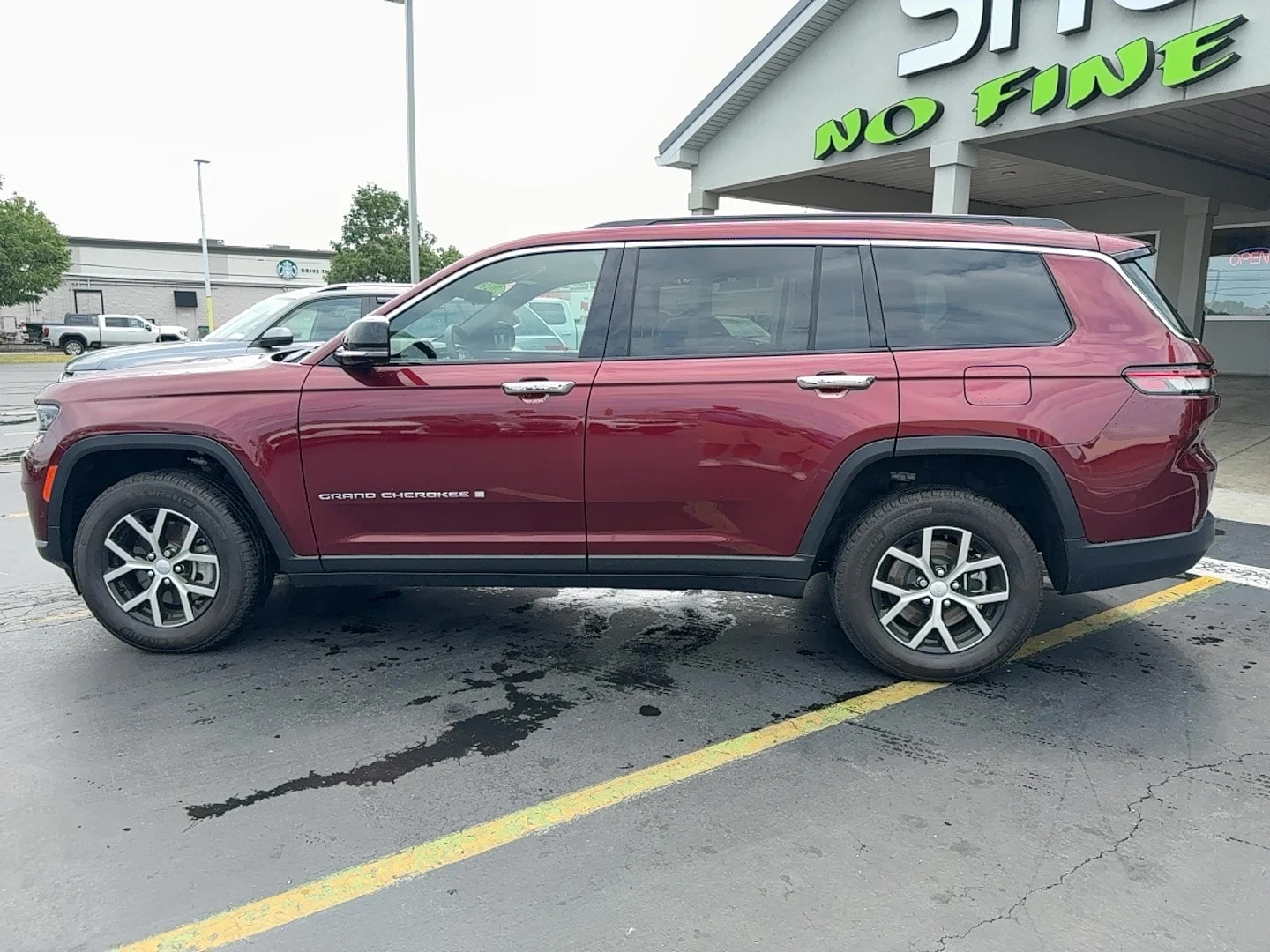 Used 2024 Velvet Red Pearlcoat Jeep Limited image 3