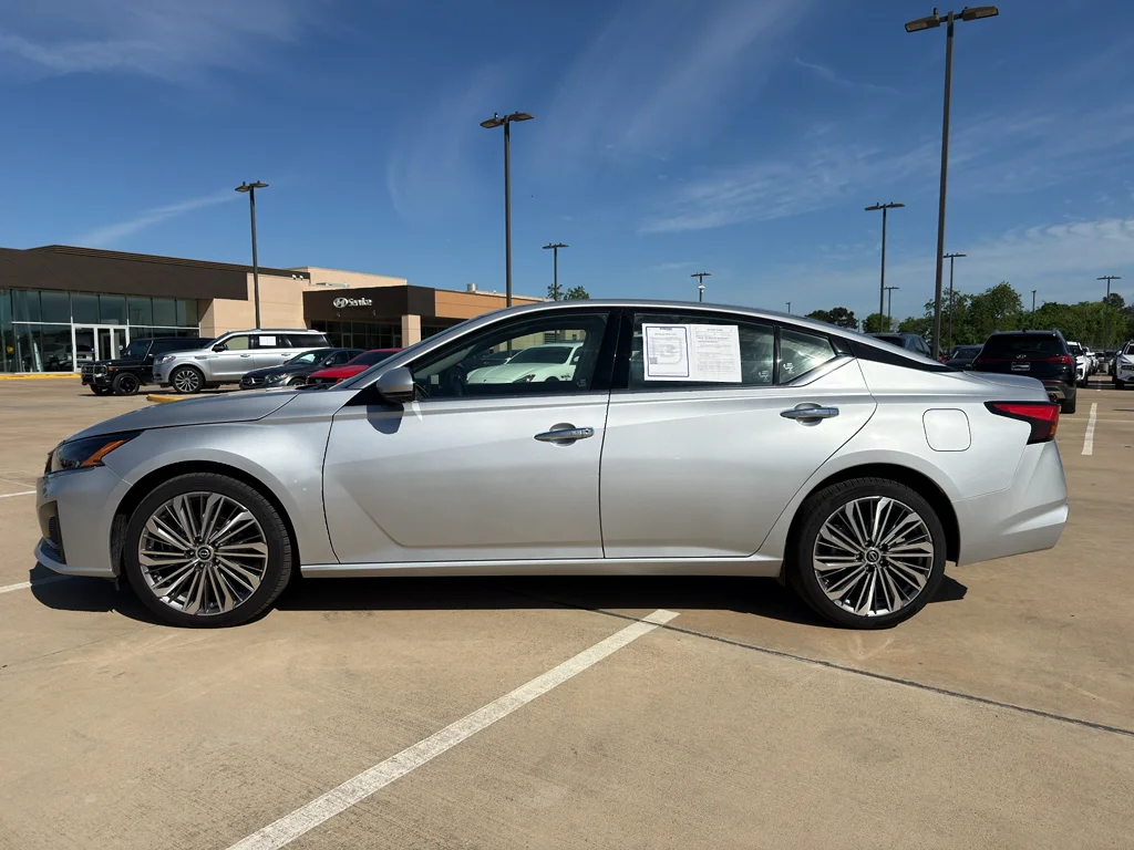 Used 2023 Brilliant Silver Metallic Nissan 2.5 SL image 9